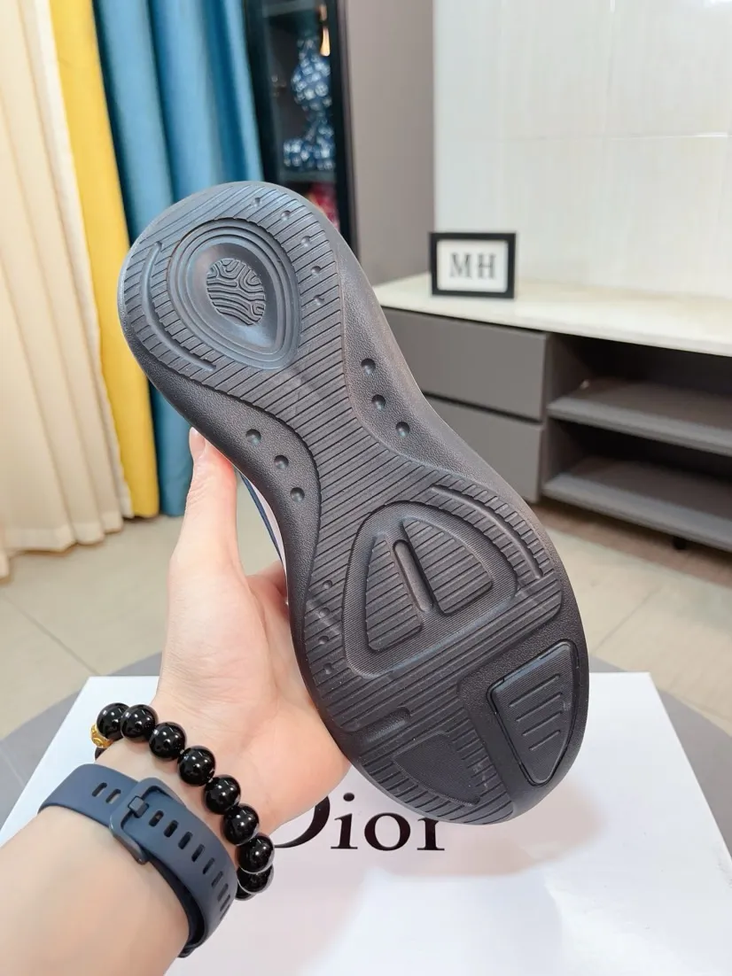Men's men's shoes 💰440🌹🌹【Dior】Best-selling official website world premiere🔝High-end men's shoes brand official website latest series: The upper is made of imported cowhide with specially designed fabrics➕Mesh breathable lining. Make walking more convenient and comfortable! Compared with the official quality, Midea’s 1:1 replica. Create a fashionable personality to set off your uniqueness! A must-have for trendy men! Classic style. Men's sizes: 38-44.